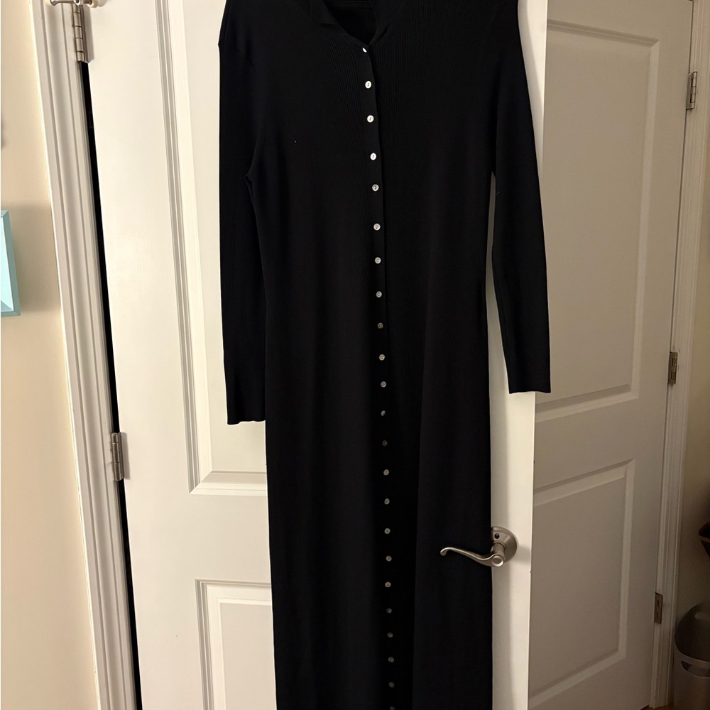 Aparallel ribbed Black Button-Down Maxi Dress